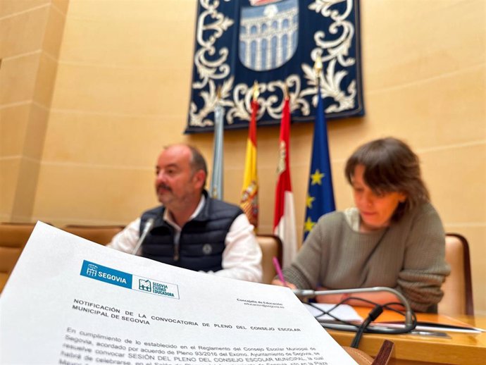 El concejal de Educación y Juventud, Sergio Calleja, en el pleno del Consejo Escolar municipal de Segovia