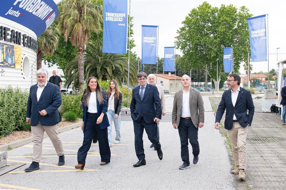 Puigdemont llega al recinto electoral de Argels (Francia) para seguir el fin de la jornada