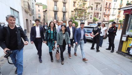 Orriols segueix l'escrutini a la seu electoral d'Aliança Catalana a Ripoll (Girona)