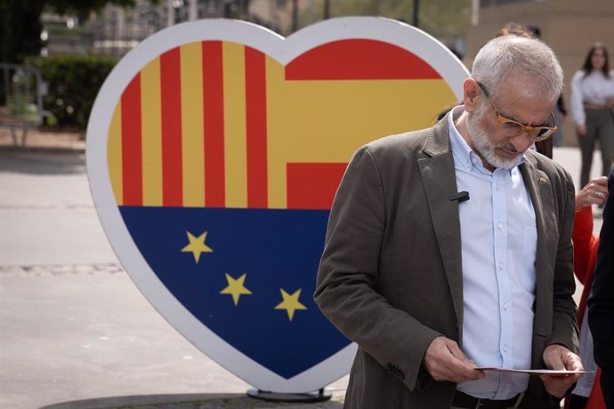 Archivo - El líder de Ciudadanos en Cataluña y candidato a las elecciones catalanas del 12 de mayo, Carlos Carrizosa, a su llegada a la presentación de la lista de Cs a las elecciones catalanas del 12M, en la Plaça d'Espanya, a 3 de abril de 2024, en Barc