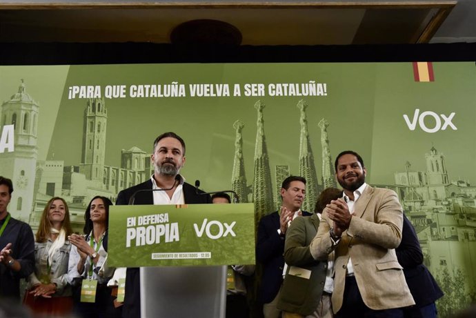 El líder de Vox, Santiago Abascal, interviene tras el recuento de votos durante seguimiento de la jornada electoral de elecciones autonómicas de Cataluña, en el Hotel Avenida Palace, a 12 de mayo de 2024, en Barcelona, Catalunya (España). Casi seis millon