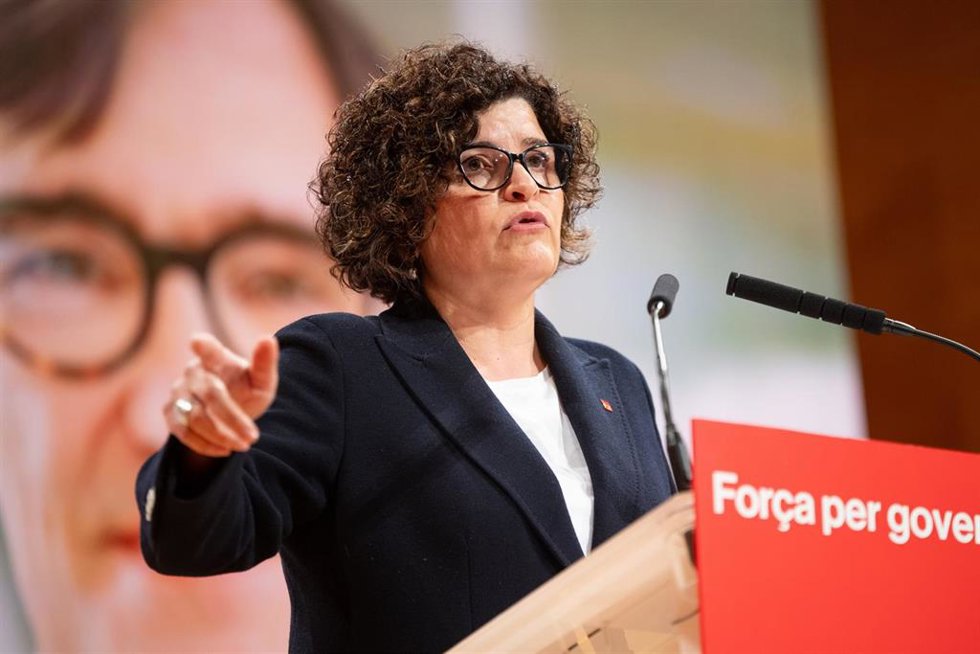 La candidata del PSC por Tarragona, Rosa María Ibarra, interviene durante un mitin del PSC en el Palau de Congressos, a 27 de abril de 2024, en Tarragona, Catalunya (España).