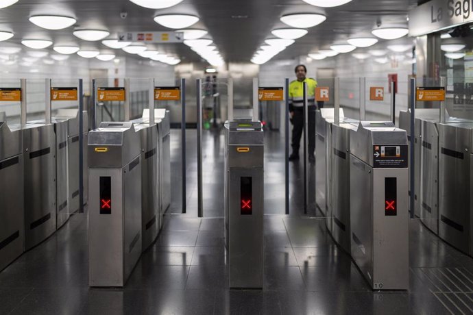 La estación de Renfe y Metro 'La Sagrera' cerrada, a 12 de mayo de 2024, en Barcelona, Catalunya (España)