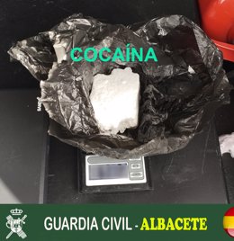 Cocaína aprehendida por la Guardia Civil a un hombre en Villatoya.