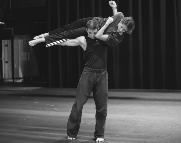 Archivo - Integrantes de la compañía Qabalum en una exhibición realizada dentro del programa DNA 2021.