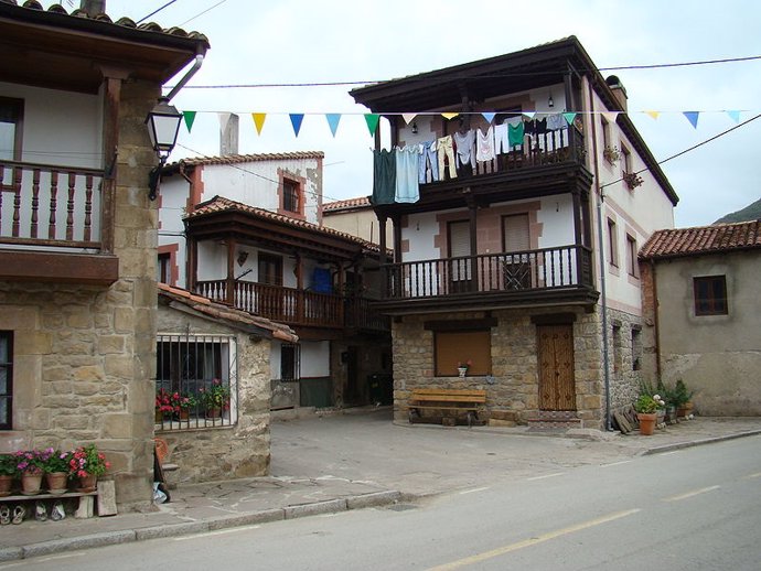 Archivo - Pueblo de Cosío, en Rionansa