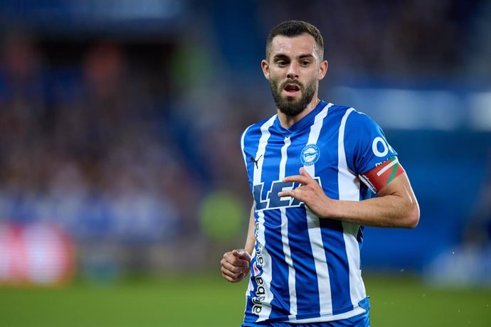 Luis Rioja of Deportivo Alaves looks on during the LaLiga EA Sports match between Deportivo Alaves and Girona FC at Mendizorrotza on May 10, 2024, in Vitoria, Spain.