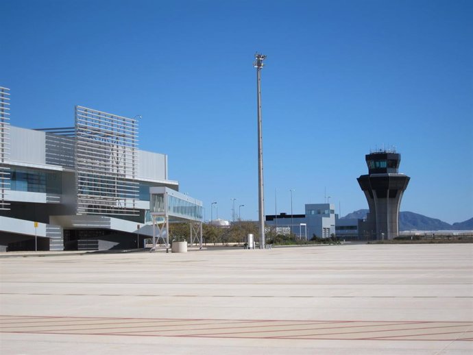 Archivo - Aeropuerto de Corvera. Terminal de pasajeros. Aeropuerto Internacional de la Región de Murcia. Avión. Turismo. Torre de control