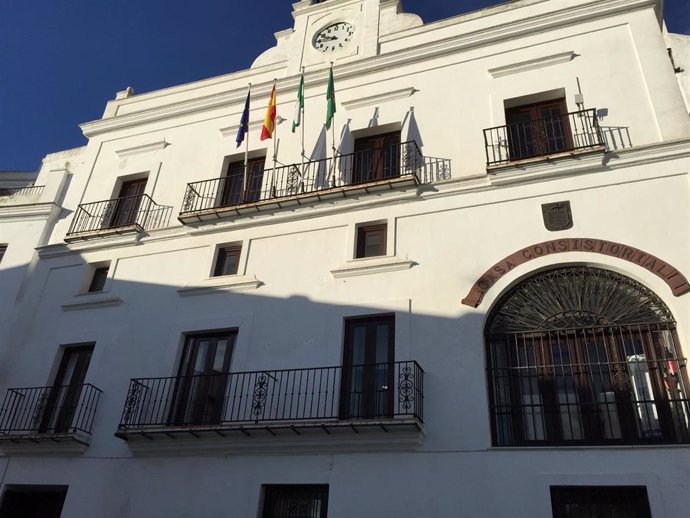 Archivo - Fachada del Ayuntamiento de Vejer (Cádiz)