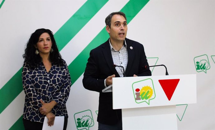 El coordinador de IU Andalucía y diputado de Sumar en el Congreso, Toni Valero, en rueda de prensa en Málaga