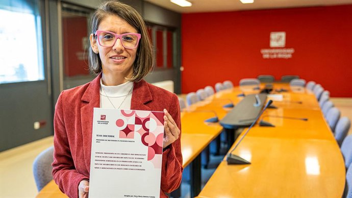 Teacher, palabra más usada por estudiantes de inglés, con listen y notebook como las que más aparecen en libros de texto, según la tesis de Jacqueline Mora desarrollada en la UR