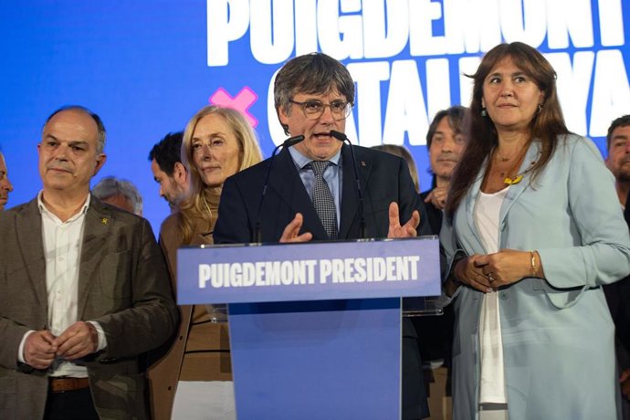 El expresidente de la Generalitat de Catalunya y candidato de Junts a las elecciones catalanas, Carles Puigdemont, comparece tras el recuento de votos durante el seguimiento de la jornada electoral de elecciones autonómicas de Cataluña, en Jean Carrère Sp