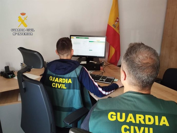 Archivo - Agentes de la Guardia Civil.