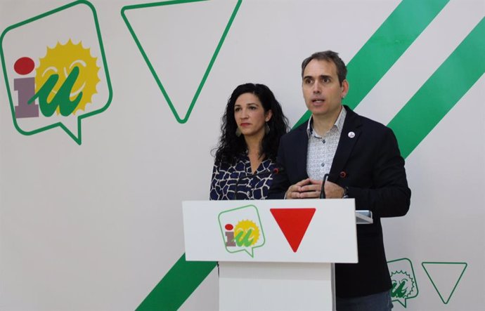 El coordinador de IU Andalucía y diputado de Sumar en el Congreso, Toni Valero, en rueda de prensa en Málaga