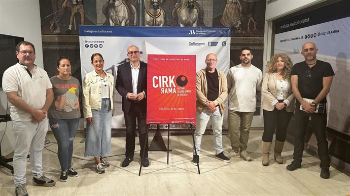 El vicepresidente de Cultura y Educación de la Diputación provincial de Málaga, Manuel López Mestanza, ha presentado el programa de 'Cirkorama'.