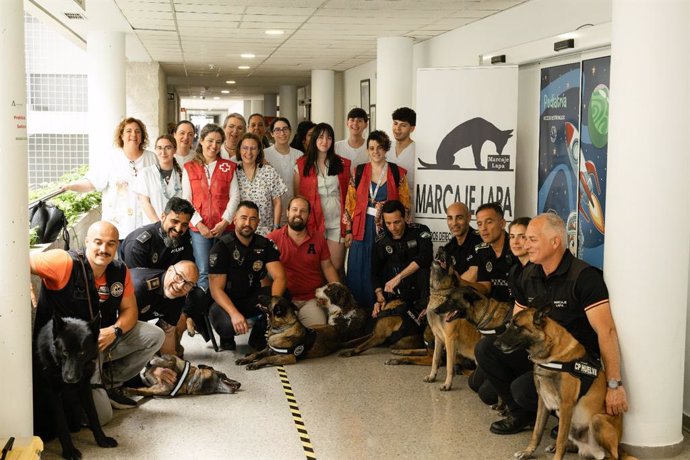 Visita de las unidades caninas de la Policía al Hospital Universitario Juan Ramón Jiménez de Huelva.