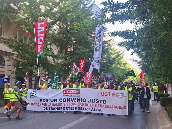 Manifestación de trabajadores de Transportes Rober en Granada