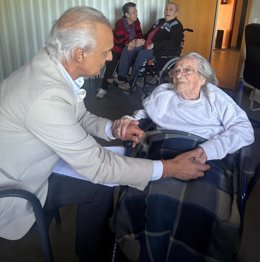 Teodora Cea Bermejo y el Dr. De la Peña.