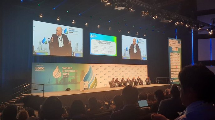 El director Comercial y de Energías Limpias de Cepsa, Carlos Barrasa, durante su exposición en el panel de apertura del Congreso Internacional del Hidrógeno Verde que se celebra el Róterdam (Países Bajos).