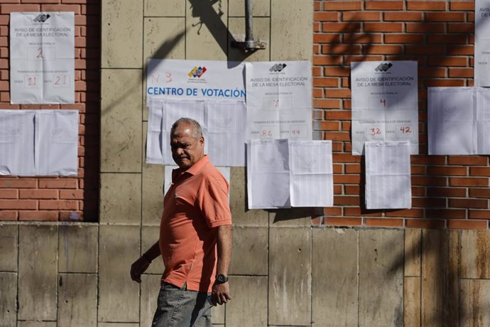 Archivo - Imagen de archivo de un centro de votación en Venezuela.