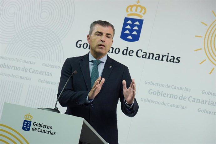 El vicepresidente del Gobierno de Canarias y consejero de Economía, Manuel Domínguez, en rueda de prensa