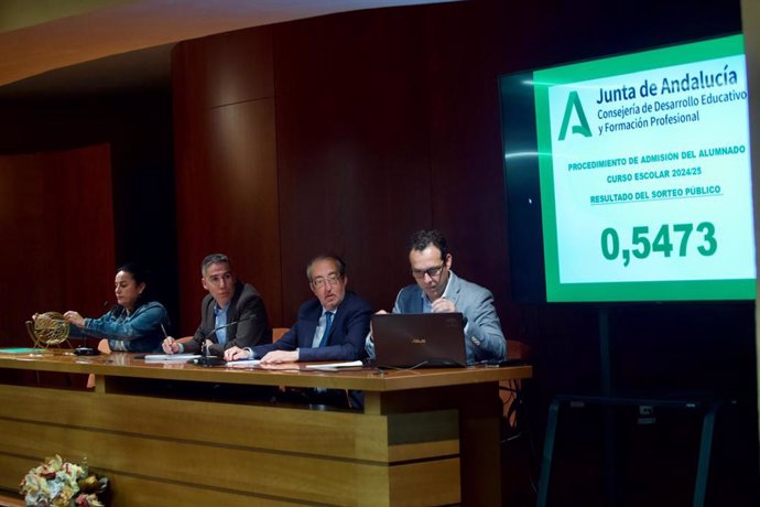 Sorteo celebrado en la sede de la Consejería de Desarrollo Educativo y Formación Profesional de la Junta de Andalucía.