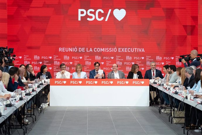 Reunión de la Comisión Ejecutiva del PSC, encabezada por el primer secretario y candidato, Salvador Illa