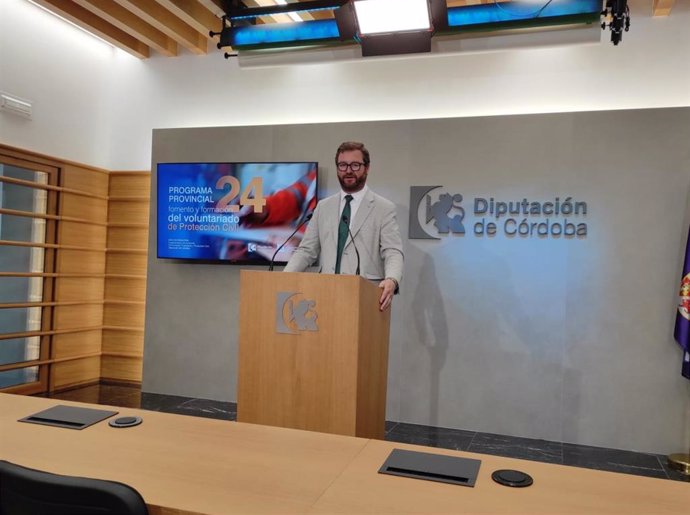 El delegado de Deportes y Protección Civil de la Diputación de Córdoba, Antonio Martín, en rueda de prensa.