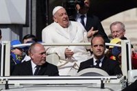 El Papa pide respeto en las iglesias orientales al rito tradicional de la misa ante disputas por la posición del cura