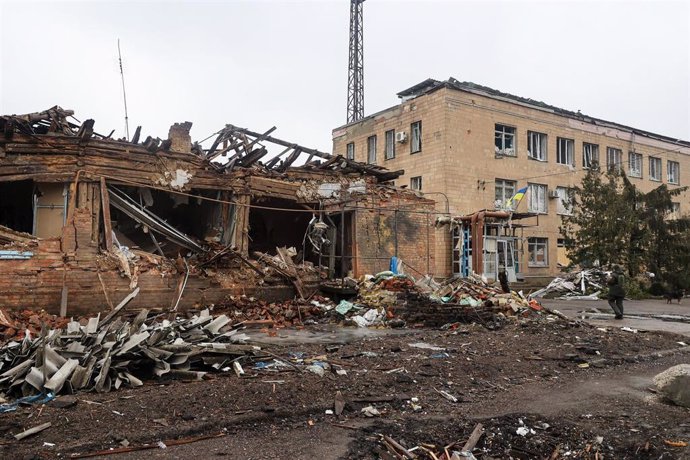 Archivo - March 9, 2023, Vovchansk, Kharkiv Region, Ukraine: A building destroyed in Russian shelling is pictured as the investigation is ongoing in the city that was occupied by Russian invaders from February 24, 2022, till September 13, 2022, Vovchansk,