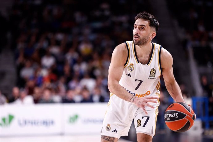 Archivo - Facundo Campazzo of Real Madrid in action during the Turkish Airlines EuroLeague, Regular Season, basketball match played between Real Madrid and Fenerbahce Beko Istanbul at Wizink Center pavilion on March 07, 2024, in Madrid, Spain.