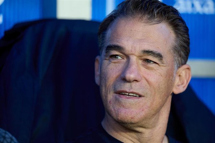 El entrenador del Alavés, Luis García Plaza, ante el Girona. 