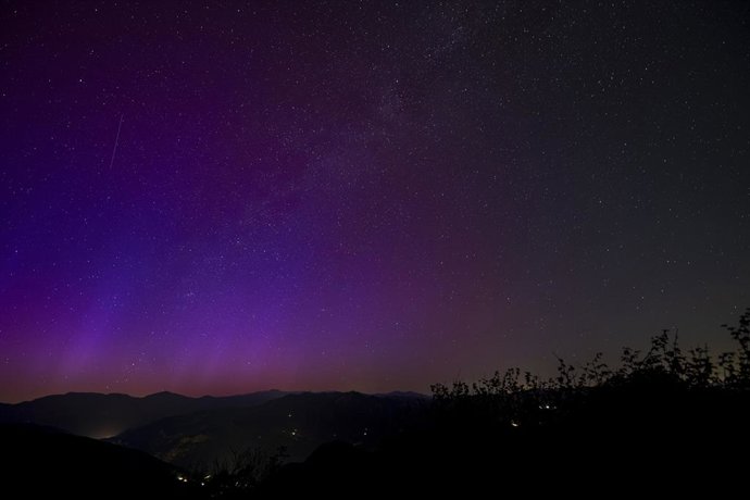 Aurora boreal desde el Mirador de la Figuerassa, a 10 de mayo de 2024, en Cercs, Barcelona, Catalunya (España). 
