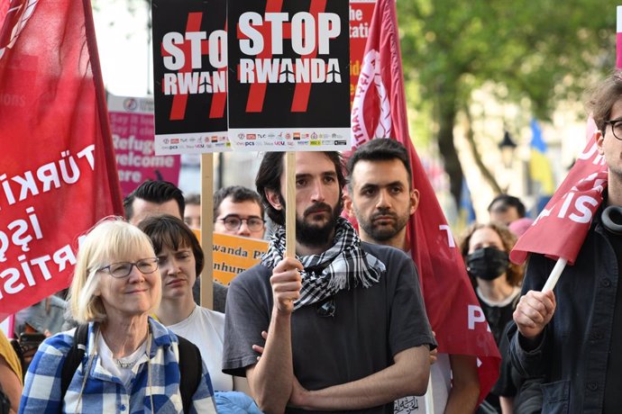May 8, 2024, London, England, United Kingdom: People gather outside Downing Street to protest against the Rwanda bill.