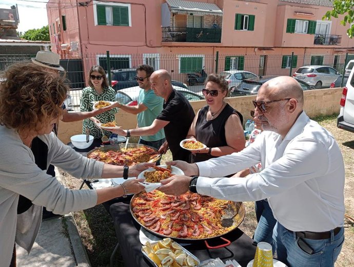 Representantes del PSIB participan en la paella de mayo de Marratxí.
