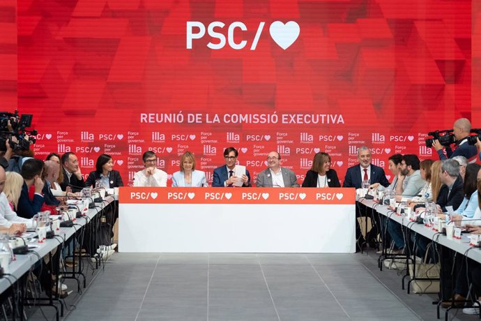 Reunió de la Comissió Executiva del PSC, encapçalada pel primer secretari i candidat, Salvador Illa