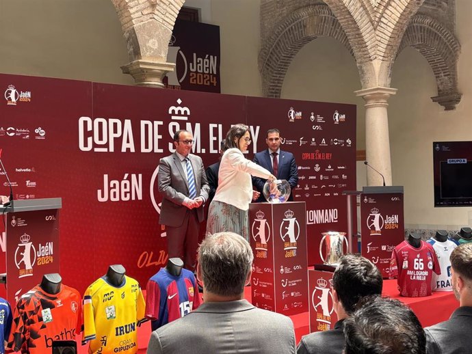 El sorte de la final de la Copa del rey de Balonmano se ha celebrado en los Baños Árabes