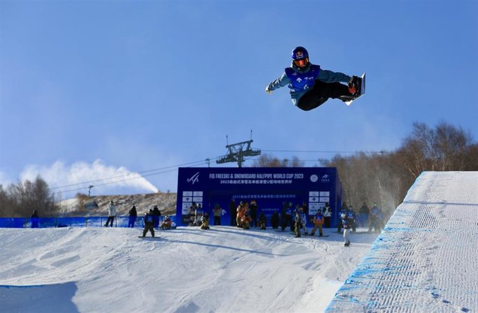 La 'snowboarder' española Queralt Castellet en competición