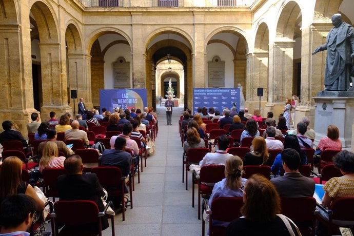 Conferencia inaugural del I Encuentro Iberoamericano de Patrimonio Universitario en la Universidad de Sevilla.