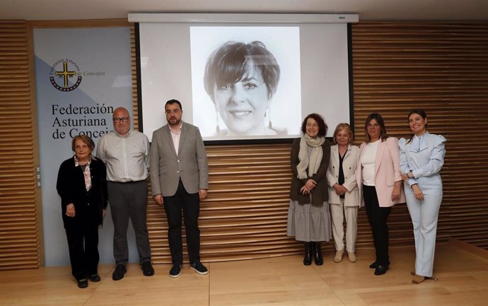 El presidente del Principado, Adrián Barbón, durante el homenaje a Begoña Serrano