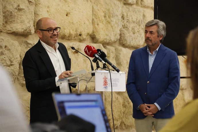 El portavoz del gobierno del Ayuntamiento de Córdoba, Miguel Ángel Torrico, y el teniente de alcalde de Inclusión y Accesibilidad, Bernardo Jordano.