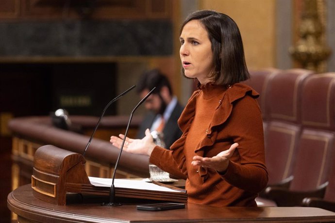 Archivo - La secretaria general de Podemos, Ione Belarra, interviene durante una sesión plenaria, en el Congreso de los Diputados, a 10 de abril de 2024, en Madrid (España).