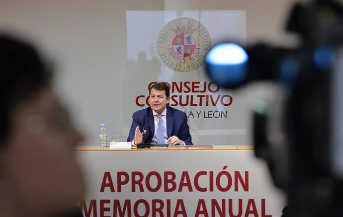 El presidente de la Junta de Castilla y León, Alfonso Fernández Mañueco, durante su intervención en la sede del Consejo Consultivo.