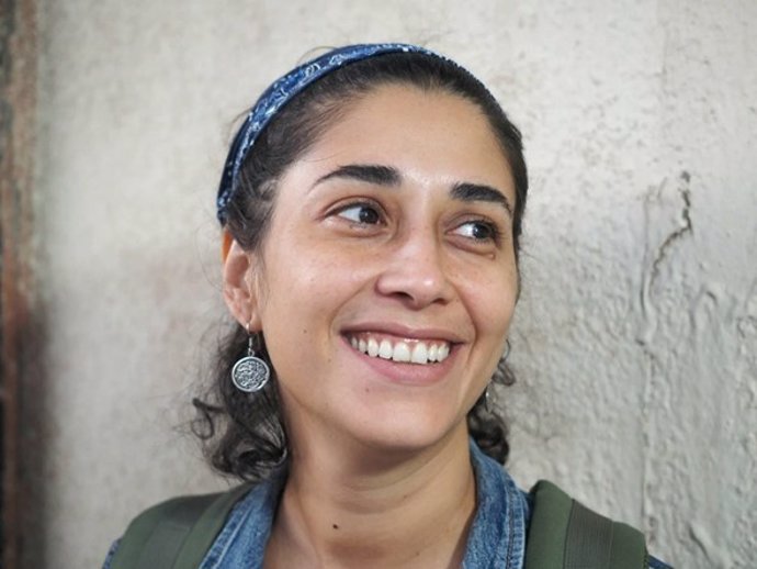 La cineasta palestina Mira Sidawi ha ofrecido este lunes, 13 de mayo, un coloquio en la Academia de Cine, organizado por CIMA, bajo el título 'Del otro lado del muro: una mirada al exilio palestino a través del cine'.