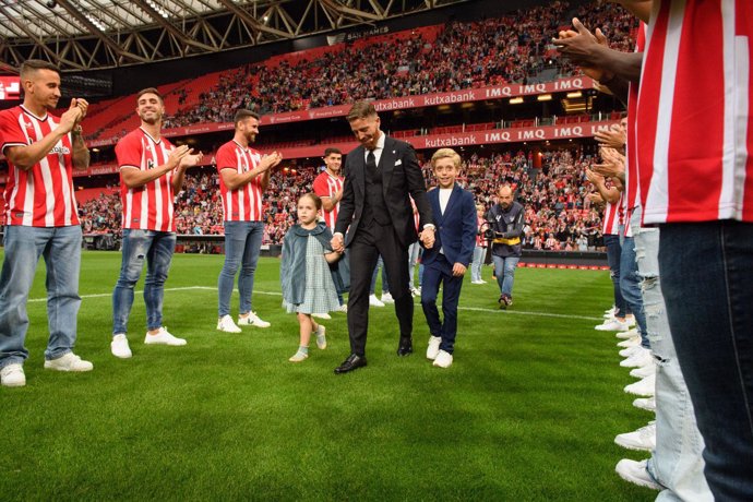 Iker Muniain, homenajeado en San Mamés