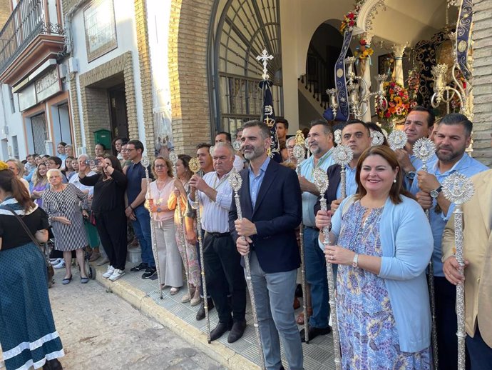 El consejero de Sostenibilidad, Medio Ambiente y Economía Azul, Ramón Fernández-Pacheco, ha recibido a las hermandades del Rocío de Almería, Murcia y Valencia.