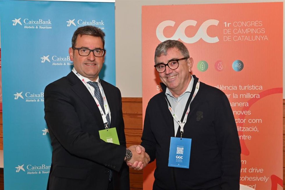 El director territorial en Catalunya de CaixaBank, Josep Maria Gonzlez, y el presidente de la FCC, Miquel Gotanegra.