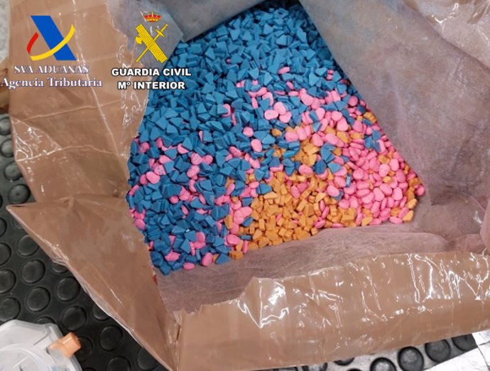 Detenido en el aeropuerto de Palma un pasajero con 10.900 pastillas de éxtasis y 2,1 kilos de anfetamina