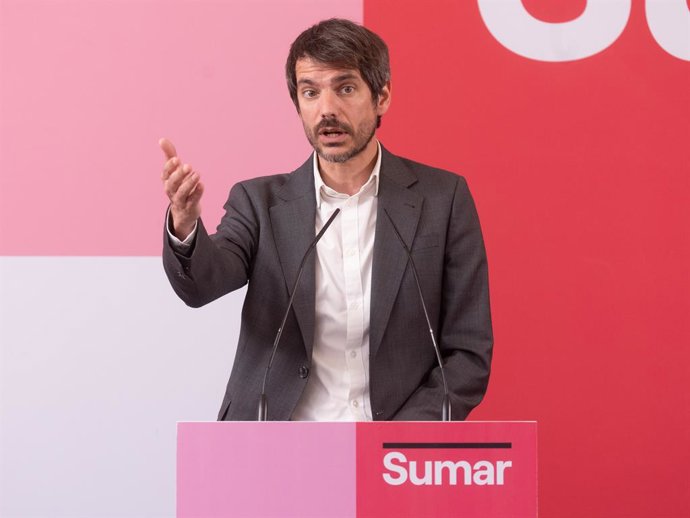 El portavoz de Sumar, Ernest Urtasun, durante una rueda de prensa tras la Ejecutiva del partido, a 13 de mayo de 2024, en Madrid (España). Urtasun ha afirmado que les hubiese gustado tener más fuerza, pero que los seis diputados de los Comuns, dos menos