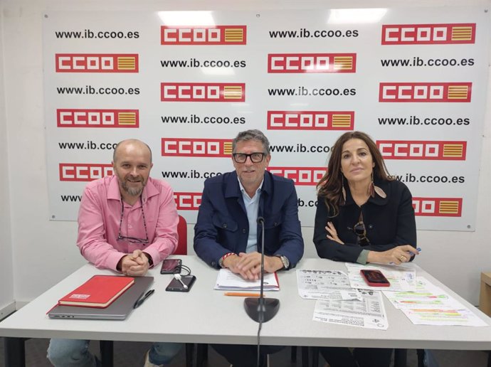 El secretario de Salud Laboral de FE-CCOO, Rafael Páez, el director del Instituto de Estudios Educativos y Sindicales de la Fundación Primero de Mayo, Pablo García de Vicuña, y la responsable de Política Internacional de la FE-CCOO, Cuqui Vera.